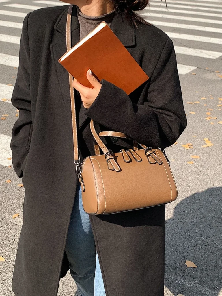 SHEINのステッチボストンバッグ